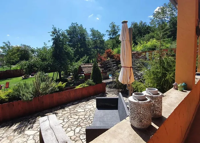 빌라 Casa Mama Met Prive Zwembad Monyorod